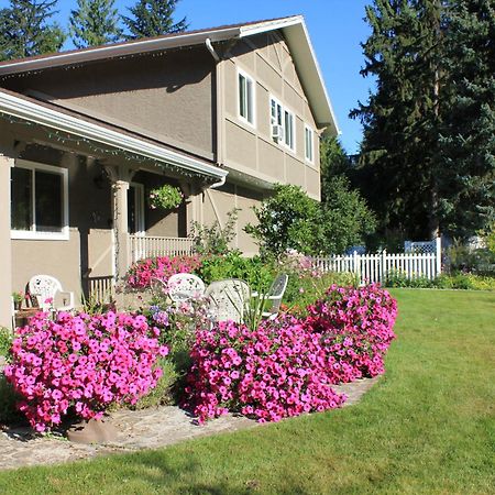 Alpenrose Revelstoke Bed & Breakfast Exterior photo